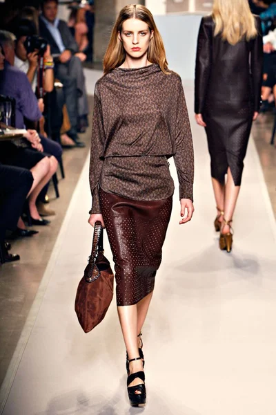 Look 18